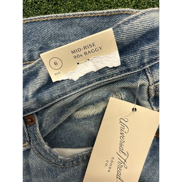 Universal Thread Mid-Rise 90s Baggy jeans in a blue wash size 6 - Picture 4 of 6